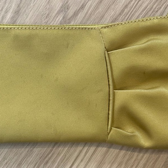 Brontibay Paris - Mustard Yellow Satin Bow Clutch Purse with Zip - Picture 10 of 11